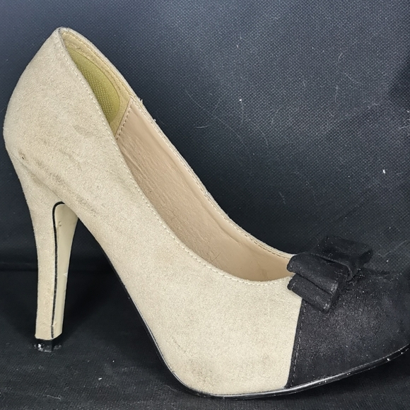 Heels - Picture 3 of 4